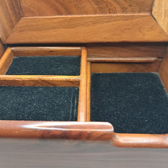 Unique designed wooden box. - Picture 6 of 9